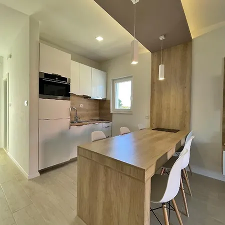 White Paradise Apartment